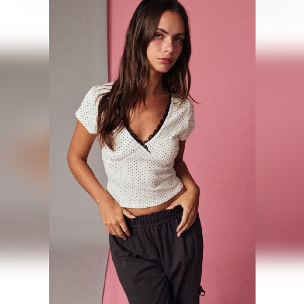 ⚫⚪ Lace Trim Dot Tee